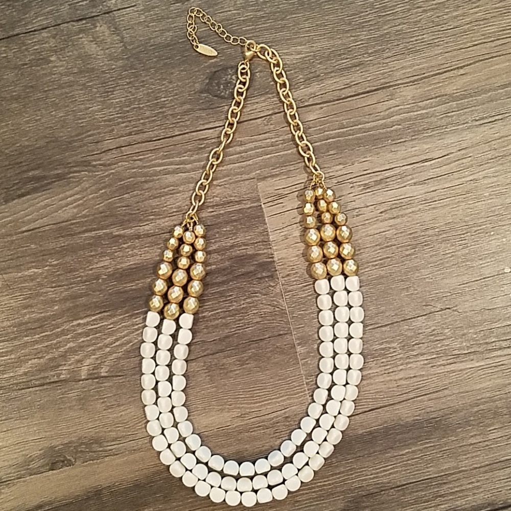 Plunder Jewelry: White Beaded Necklace